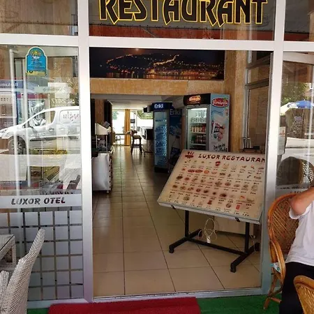 Aparthotel Luxor *